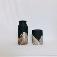 Load image into Gallery viewer, Mountain Vase